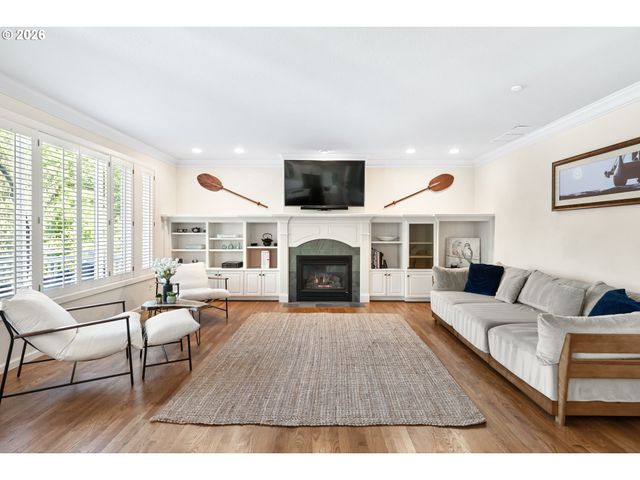8407 Nw HAWKINS Blvd, Portland, OR 97229