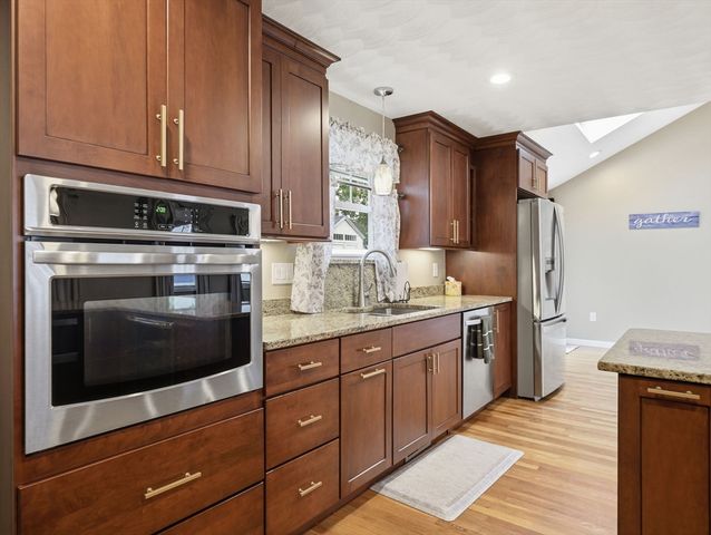 73 Pawtucket Dr, Lowell, MA 01854