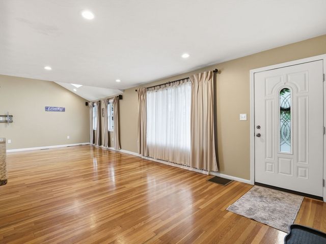 73 Pawtucket Dr, Lowell, MA 01854