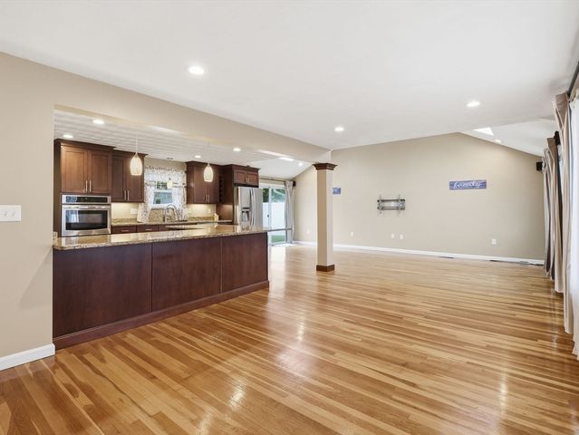 73 Pawtucket Dr, Lowell, MA 01854