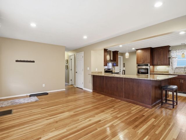73 Pawtucket Dr, Lowell, MA 01854