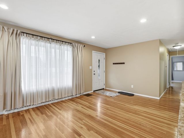 73 Pawtucket Dr, Lowell, MA 01854