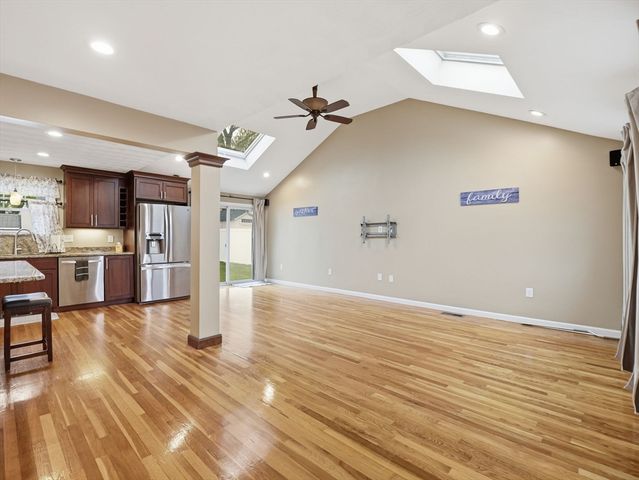 73 Pawtucket Dr, Lowell, MA 01854