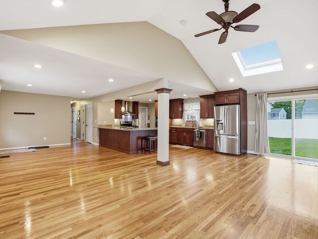 73 Pawtucket Dr, Lowell, MA 01854