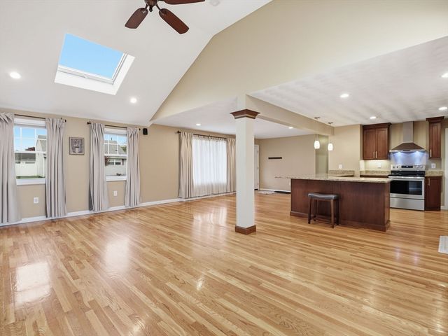 73 Pawtucket Dr, Lowell, MA 01854