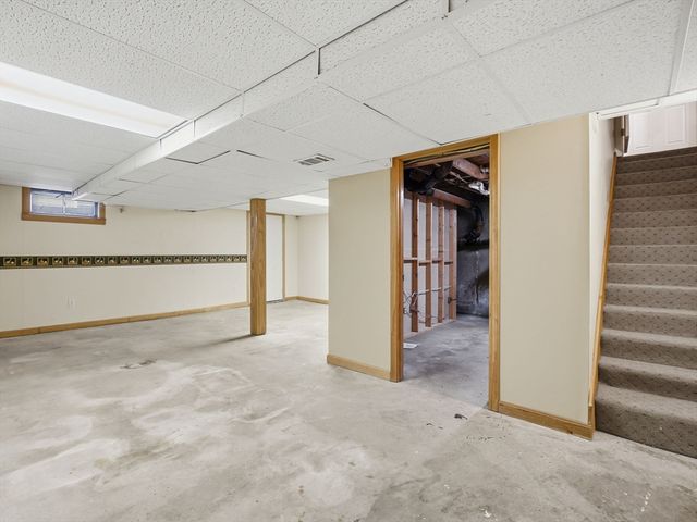 73 Pawtucket Dr, Lowell, MA 01854