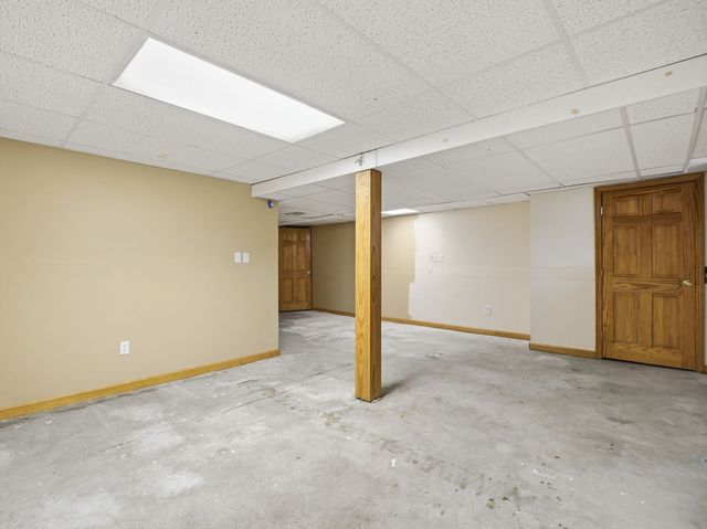 73 Pawtucket Dr, Lowell, MA 01854