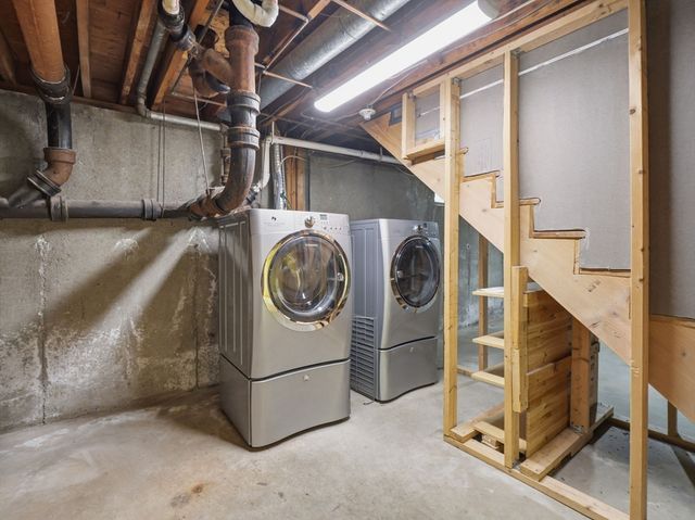 73 Pawtucket Dr, Lowell, MA 01854