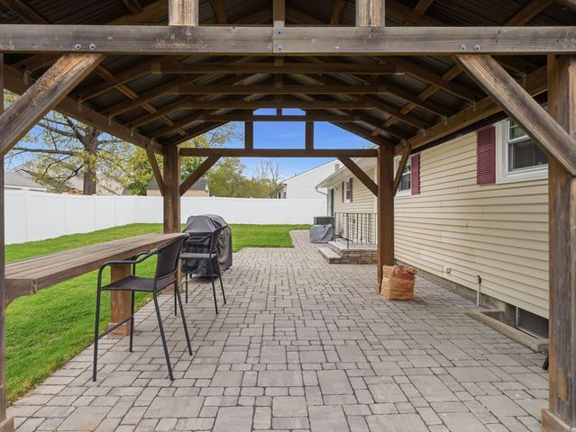 73 Pawtucket Dr, Lowell, MA 01854