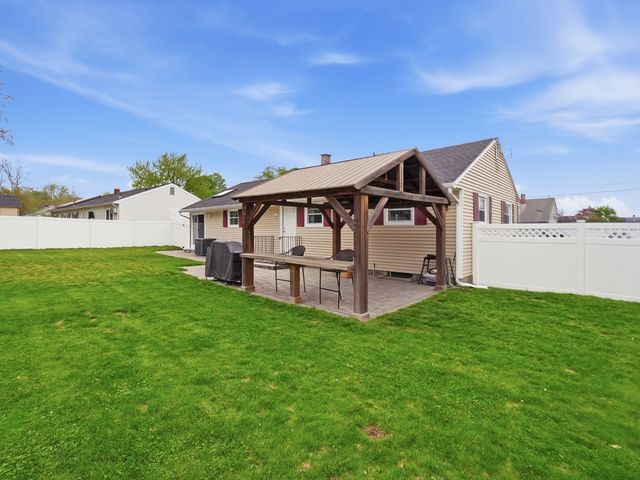 73 Pawtucket Dr, Lowell, MA 01854