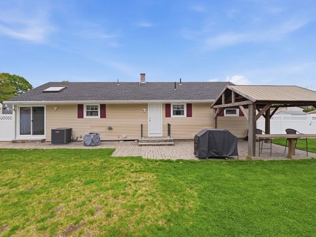 73 Pawtucket Dr, Lowell, MA 01854