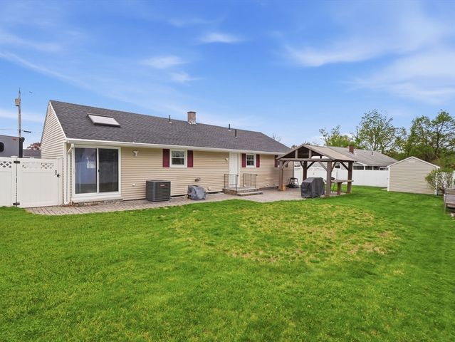 73 Pawtucket Dr, Lowell, MA 01854
