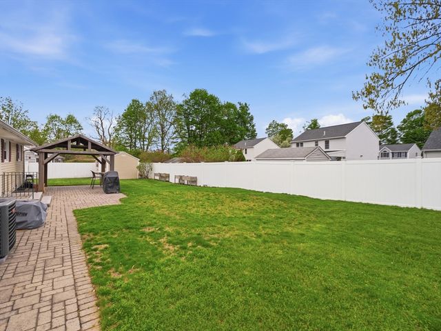 73 Pawtucket Dr, Lowell, MA 01854