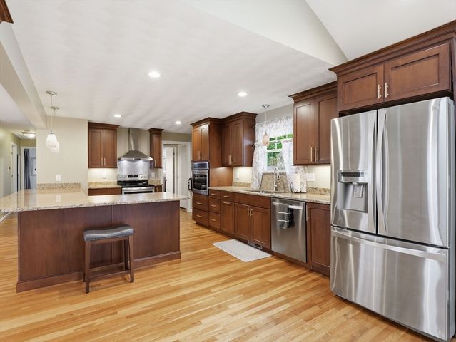 73 Pawtucket Dr, Lowell, MA 01854