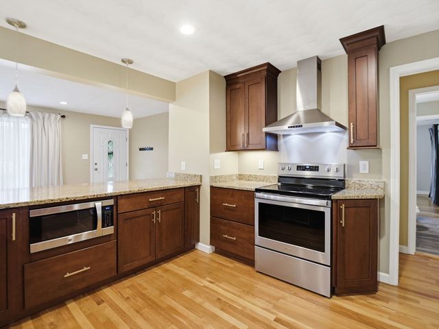 73 Pawtucket Dr, Lowell, MA 01854