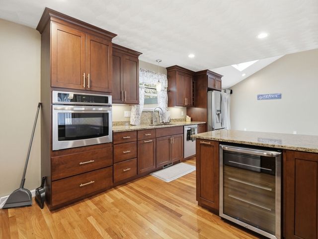 73 Pawtucket Dr, Lowell, MA 01854