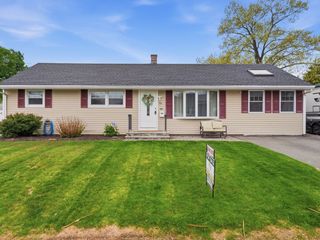 73 Pawtucket Dr, Lowell, MA 01854