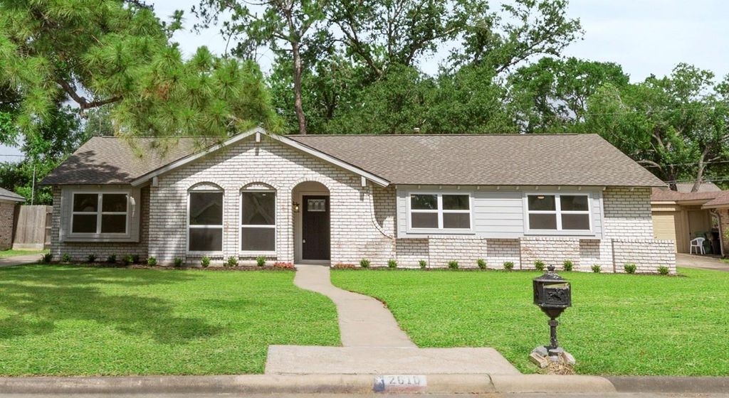 2610 Moss Hill Drive, Houston, TX 77080