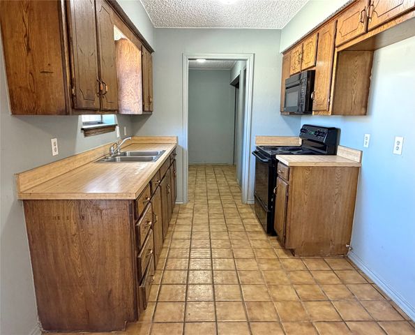 216 W Marshall Street, Palmer, TX 75152