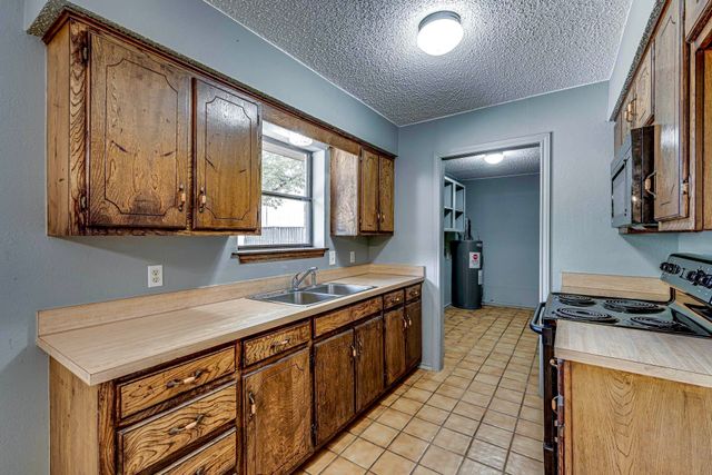 216 W Marshall Street, Palmer, TX 75152