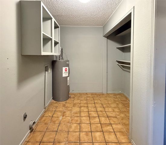 216 W Marshall Street, Palmer, TX 75152