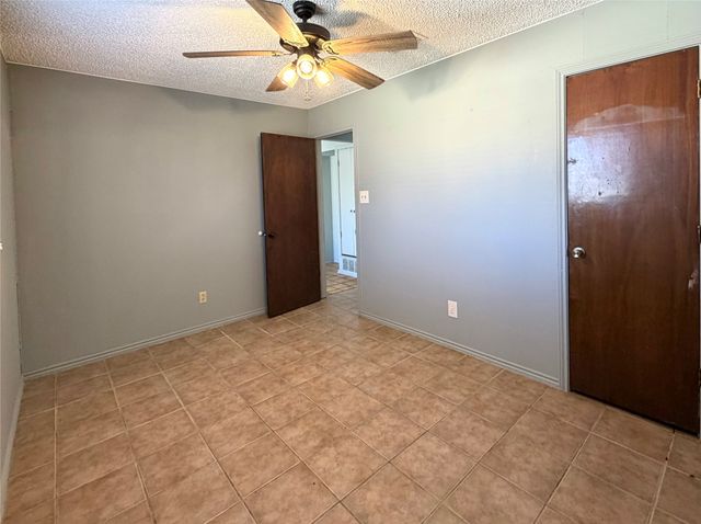 216 W Marshall Street, Palmer, TX 75152