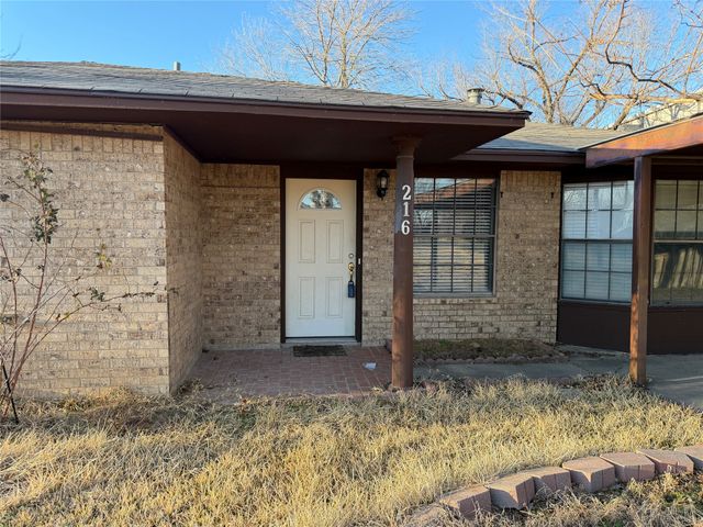 216 W Marshall Street, Palmer, TX 75152