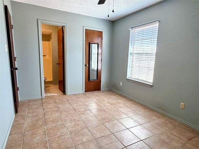 216 W Marshall Street, Palmer, TX 75152