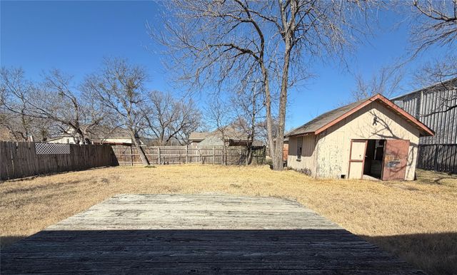 216 W Marshall Street, Palmer, TX 75152