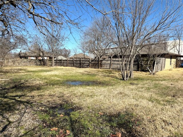 216 W Marshall Street, Palmer, TX 75152