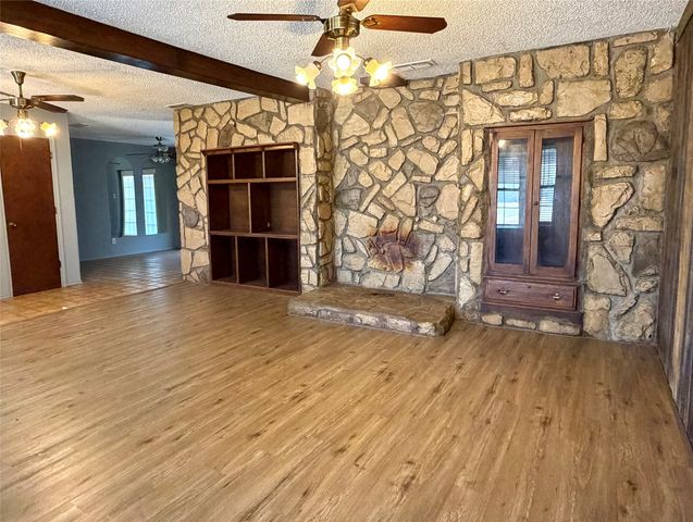 216 W Marshall Street, Palmer, TX 75152