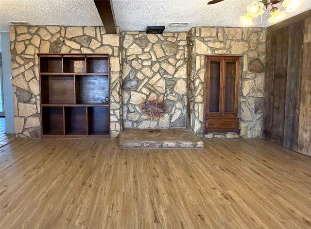 216 W Marshall Street, Palmer, TX 75152