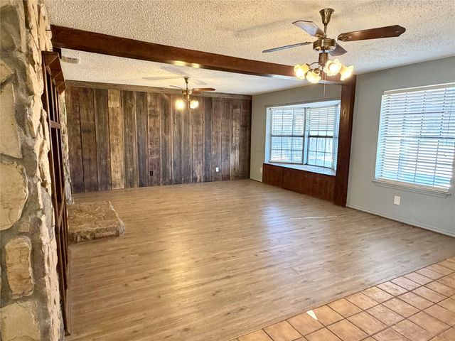 216 W Marshall Street, Palmer, TX 75152