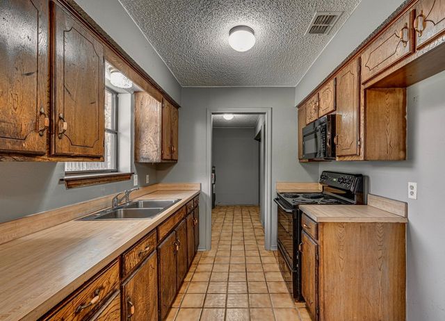 216 W Marshall Street, Palmer, TX 75152