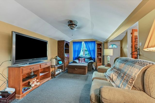 40 Wanaque Ave, Wanaque Boro, NJ 07420