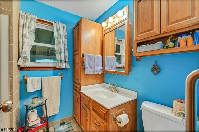 40 Wanaque Ave, Wanaque Boro, NJ 07420