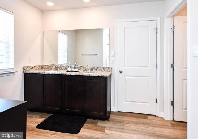 1084 MERRY ELM LN, La Plata, MD 20646