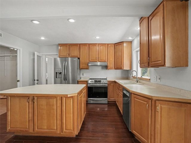 520 LAUREL LANE, Lakeland, FL 33813