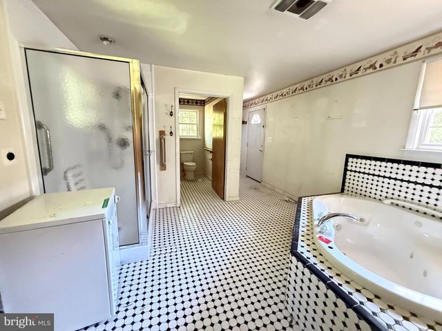1700 LEE RD, Fort Washington, MD 20744