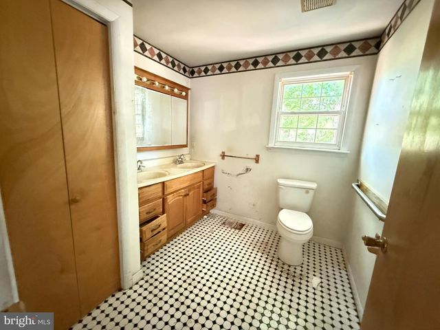 1700 LEE RD, Fort Washington, MD 20744