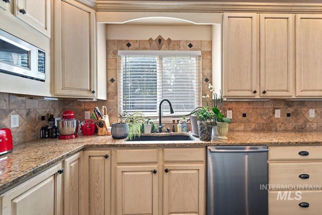 6190 N Drake Way, Garden City, ID 83714