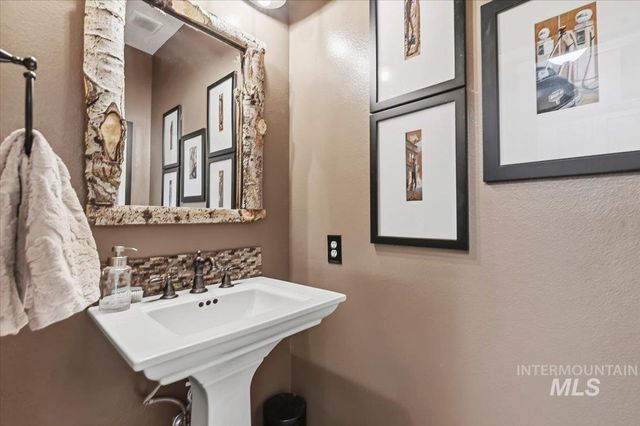 6190 N Drake Way, Garden City, ID 83714