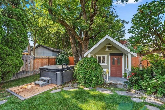 6190 N Drake Way, Garden City, ID 83714