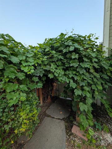 6190 N Drake Way, Garden City, ID 83714