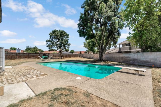 717 E Spring Lane, Lemoore, CA 93245