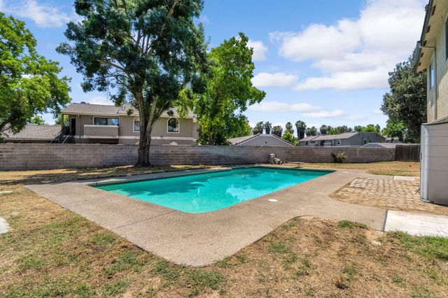 717 E Spring Lane, Lemoore, CA 93245