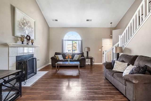 717 E Spring Lane, Lemoore, CA 93245