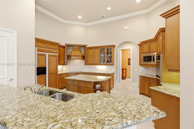 3250 W Stonebrook Cir, Davie, FL 33330