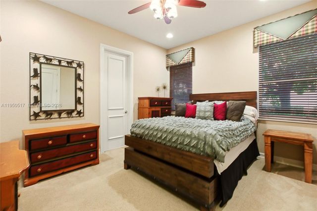 3250 W Stonebrook Cir, Davie, FL 33330