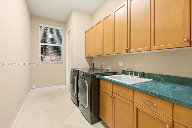 3250 W Stonebrook Cir, Davie, FL 33330